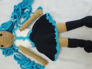 Handgemachte Amigurumi-Puppe – Anime-inspirierte Figur mit blauen Haaren - München Feldmoching-Hasenbergl