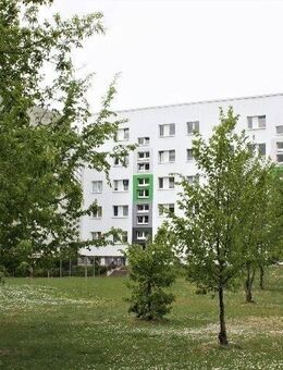 Familienfreundliche 4-Raum-Wohnung mit Balkon und Wanne - Oschersleben (Bode)