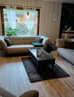 Hochwertige Couch plus Sessel - Seevetal
