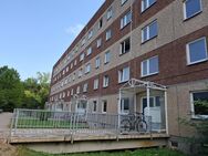 Gepflegtes MFH ( 50 Wohnungen, davon 20 Leerstände) Mieteinnahmen derzeit ca. 93.000,00 €. Grundstücksfl. 16.000m². Hohes Entwicklungspotential! - Apolda
