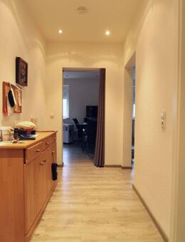 Modernisierte 2-Zimmer-Wohnung mit neuer Heizung, Böden und Elektrik - Haßloch
