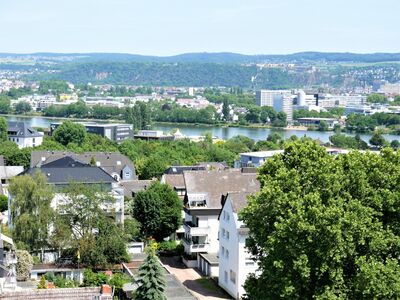 Panoramablick in direkter UNI-Nähe: 2 Zimmer, Küche, Bad, Balkon, Aufzug