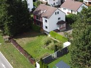 VIELSEITIGES DREIFAMILIENHAUS MIT WEITEM GARTENZAUBER IN BERNSTADT - Bernstadt