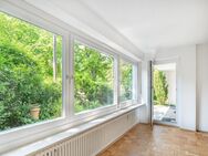 MAIER - Nahe Nymphenburger Schlosskanal: 3-Zimmer Gartenwohnung mit Tiefgarage - München