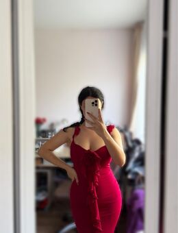 Rotes Kleid - Neuss