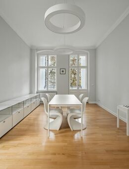 Exklusiver Altbau am Kudamm - 4 Zimmer, Loggia, Fahrstuhl und Tiefgarage - Berlin