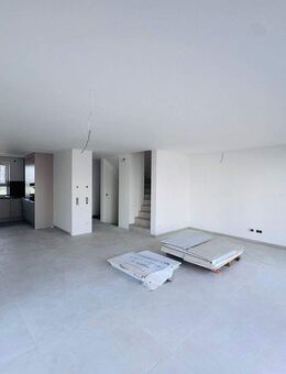 Erstbezug: Exklusive Neubau-Doppelhaushälfte mit 6 Zimmern und großer Dachterrasse - Hildrizhausen