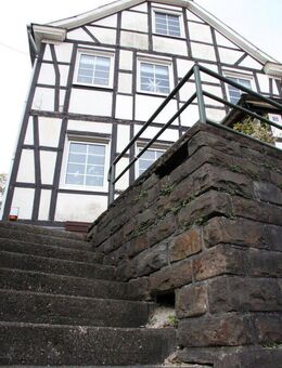 Charmantes Fachwerkhaus mit Potenzial - für Liebhaber und Selbermacher - Solingen (Klingenstadt)