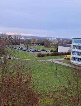 BALKON+AUFZUG+SCHULE+ Kindergarten-helle, ruhige 3 Raum Wohnung - Burg (Sachsen-Anhalt)