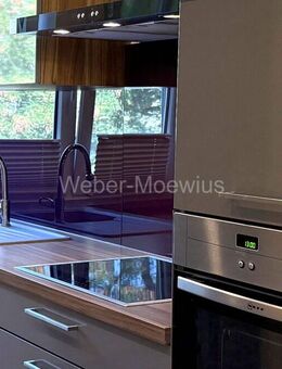 Moderne, bezugsfreie 3-Zimmer-Wohnung mit EBK, Parkettboden + SW-Loggia in zentraler, ruhiger Lage - Leverkusen