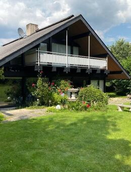 Eindrucksvolle Symbiose aus Holz und Glas in bester Lage - Weißenburg (Bayern)