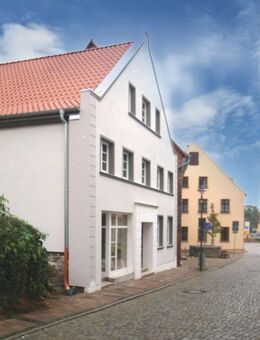***Charmantes Mehrfamilienhaus als wertstabile Anlage*** - Wolgast