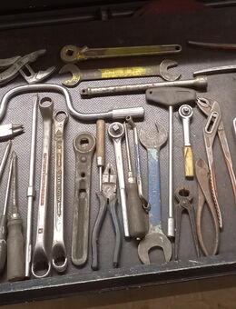 Altes Defektes Werkzeug Schlüssel Zangen - Büdingen