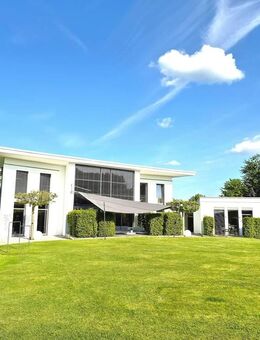 Repräsentative, moderne, energieeffiziente Unternehmervilla mit Fernblick in sonniger Ortsrandlage! - Kommen