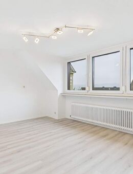 Frisch renovierte Dachgeschosswohnung in Wetter (Ruhr) zur Vermietung - Wetter (Ruhr)