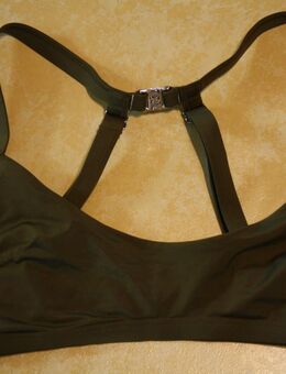 Bikini Oberteil Khaki 40 oder Bustier Bra (entspricht 75 C -80 C oder M /L 40 87% Polyamid /13 Elasthan - Neuenhagen (Berlin)