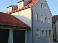 EXKLUSIVE 2-Zimmer-DG-Wohnung mit EBK und PKW-Stellplatz in der Altstadt von Berching - Berching