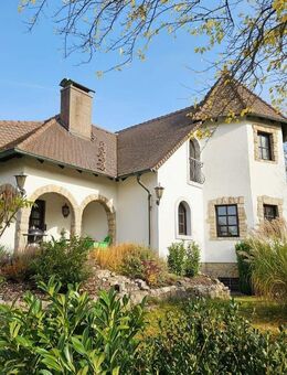 Repräsentative, renovierte Villa mit Pool und Heimkino Nähe Würzburg zu verkaufen - Uettingen