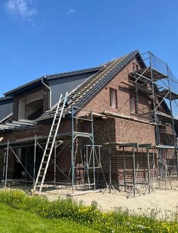 NEUBAU - Bezugsfertige Erdgeschosswohnung mit Photovoltaikanlage, Lüftungsanlage, Carport! - Norden
