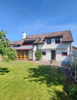 Großzügiges Einfamilienhaus mit Wintergarten, Doppelgarage und separat zugänglichem Einliegerbereich - Ahorn (Bayern)
