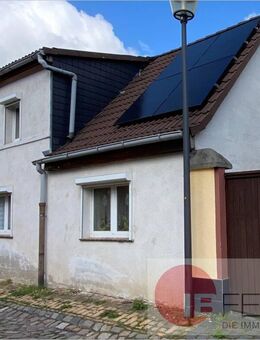 Der Anfang ist schon gemacht: Teilsaniertes Wohnhaus mit voll ausgebautem Dachgeschoss - Bitterfeld-Wolfen