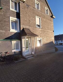 5-Familiehaus freist. 3 Garagen 2 Zufahrten, Garten gr. Grdst. sehr gepflegtes Objekt - Wermelskirchen