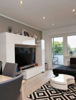 Lichtdurchflutete, sanierte 3-Zimmer-Wohnung mit Süd-Balkon, Garage & Gartenmitnutzung - Mönchengladbach