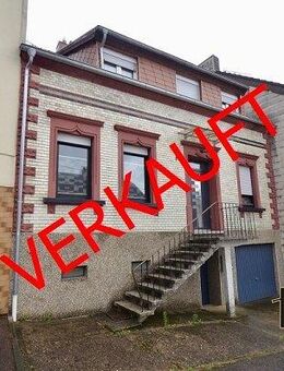 Ein-Zweifamilienhaus nahe Wald mit Garten und Garage. - Völklingen