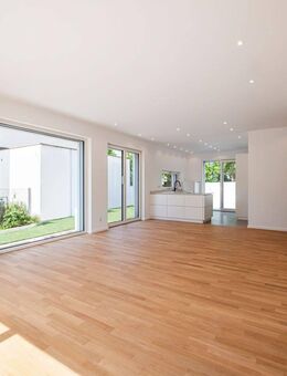 Befristet auf 2 Jahre: Familiendomizil mit Einliegerwohnung und Garten - München