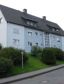 VIER-ZIMMERWOHNUNG AUSGESTATTET MIT PVC UND RAUFASER UND SOFORT BEZIEHBAR - Lüdenscheid