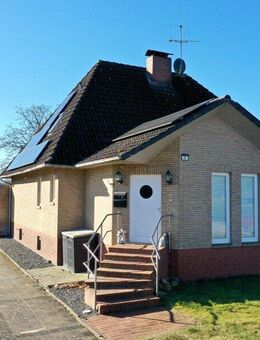 Helles Einfamilienhaus mit Doppelgarage und Garten für die Familie und Haustiere - Hemslingen