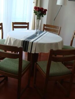 Esszimmertisch, ausziehbar, 8 Stühle - Wiesbaden