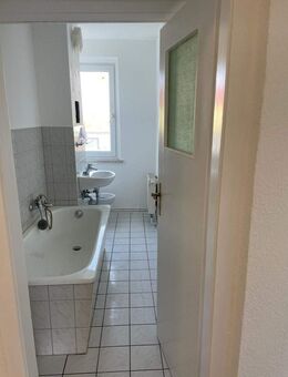 Schöne helle frisch renovierte und sofort verfügbaren, 3 Zimmerwohnung mit Balkon - Heldrungen
