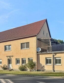 Charmantes Mehrfamilienhaus-Ensemble mit 4 Wohneinheiten in Neukirchen - Reinsberg