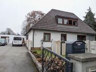 ** Einfamilienhaus mit ca. 825 m² großem Garten zum Selbstbezug in München ** - München