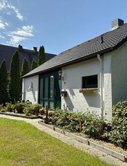 "Attraktives Einfamilienhaus mit schönem Garten in ruhiger Randlage von Malente" - Malente