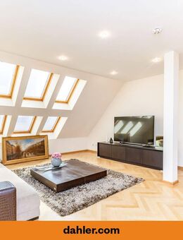 Lichtdurchflutete Dachgeschosswohnung mit großer West Terrasse - Berlin