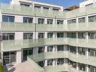 Neubau: Helle 4-Zimmer-Wohnung mit technischen Raffinessen und großem Balkon zum ruhigen Innenhof - München