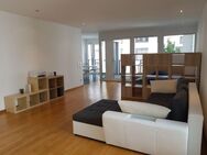Ab 01.09: geräumige und neuwertige 2-Zimmer-Wohnung mit Balkon und Einbauküche in Stuttgart - Stuttgart