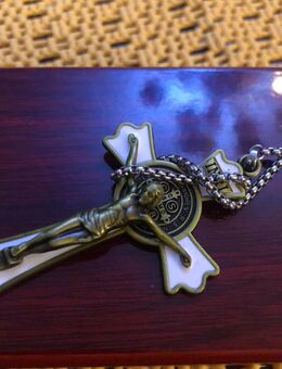 Kreuz mit Kette zu verschenken in Dresden oder Versand - Dresden