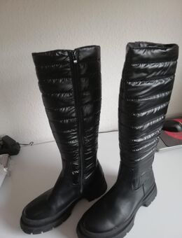 Modischer Stiefel, Schwarz, mit hohem Schaft - Karlsruhe
