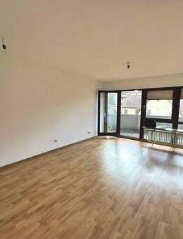 Großzügige 3,5-Zi.-Whg. mit Balkon, zwei Bädern und XXL-TG-Stellplatz in Köngen - Köngen