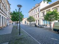 Schicker Altbau in zentraler Lage. Großer Balkon, Tageslichtbad mit Eckwanne und Dusche, etc. - Riesa