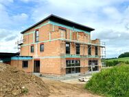 NEUBAU: Großzügige DHH mit PV-Anlage, Einbauküche, 2 Bädern, großem Grundstück und Fernblick! - Glashütten (Bayern)