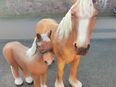 Dekofiguren 2 Pferde mittelgroß und klein NEU inkl. kostenloser Anlieferung deutschlandweit in 06313