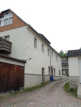Mehrfamilienhaus mit 3 WE und 8 Garagen - Waldheim