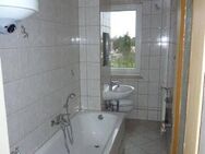 Sanierte 4 Raum-Whg. mit Balkon im Dachgeschoss, Küche u. Bad gefliest mit Fenster - Teutschenthal