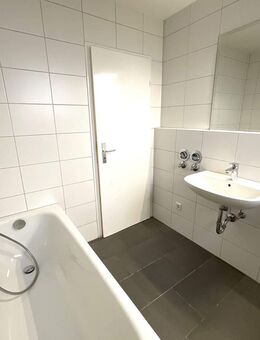 3-Zimmer-Wohnung mit Balkon, Lift und TG-Stellplatz - Nürnberg