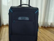 Koffer - Weichschalen Trolley schwarz, mit blauen Applikationen auf 4 Rädern - Marke "travelite" 60Liter - Petershagen Ovenstädt