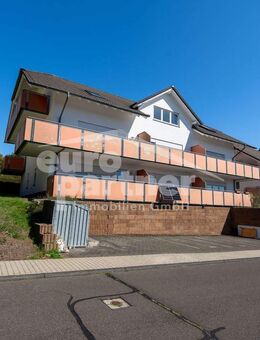 Möbliertes Apartment mit Balkon in Höhenlage von Idar! - Idar-Oberstein